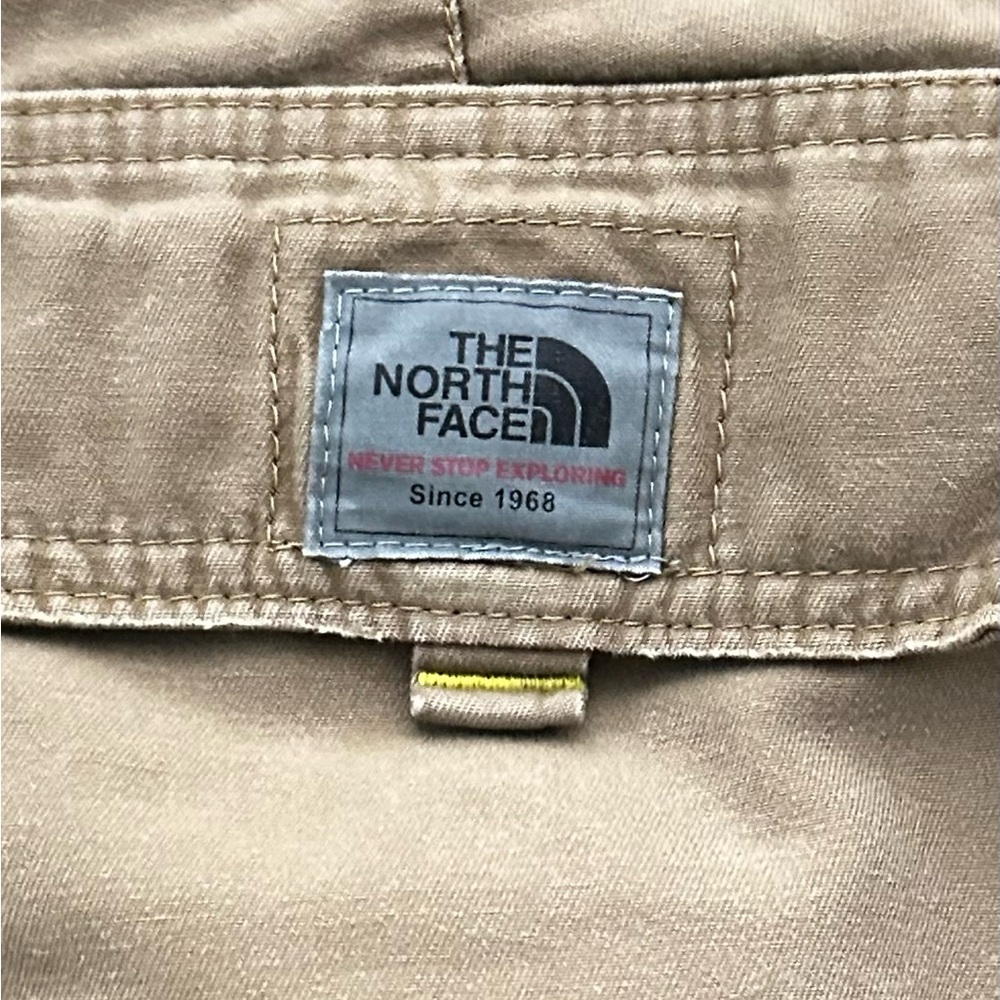 Men’s North face cargo khaki shorts A5 series - Picture 3 of 4